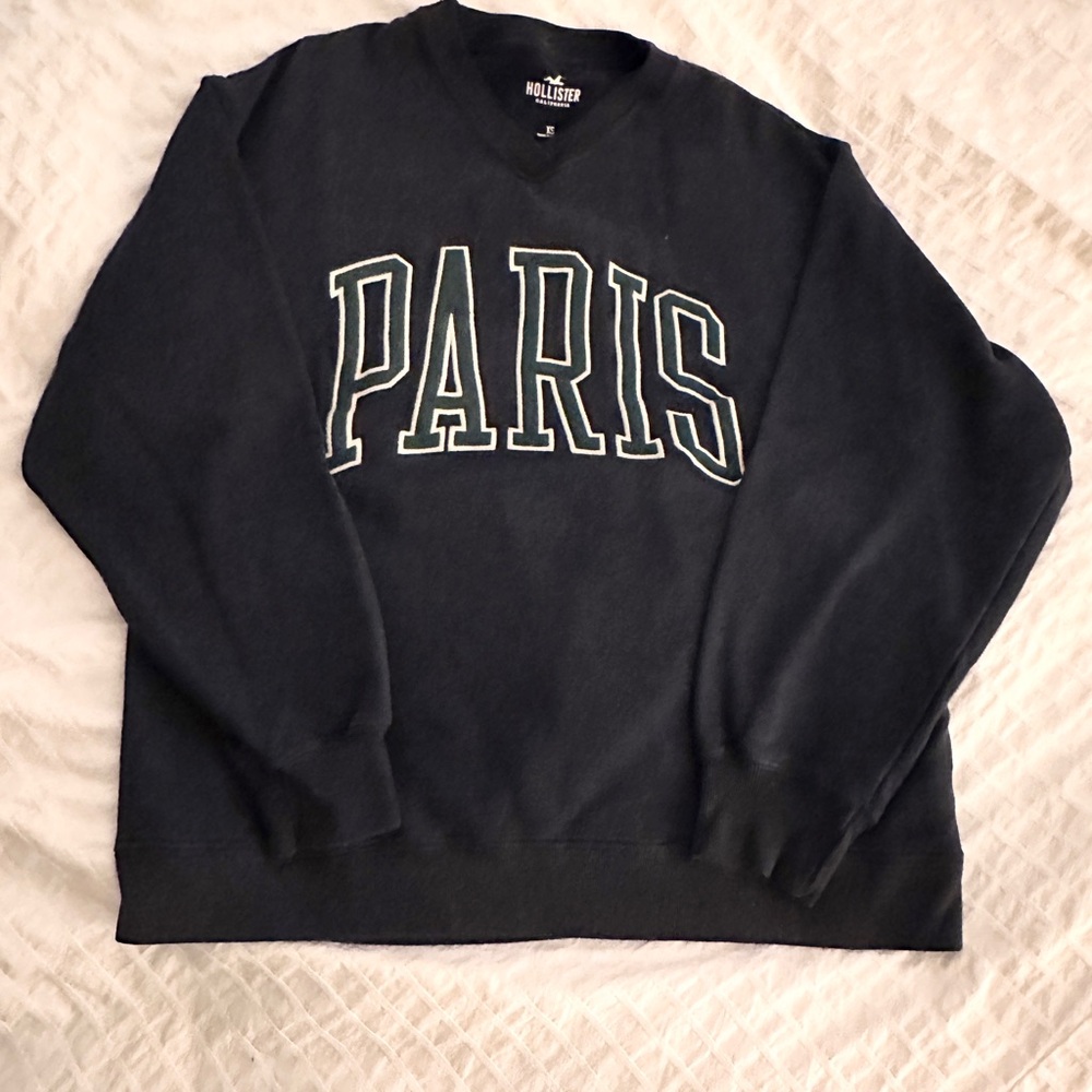 Hollister Men's Dark Blue V neck Sweatshirt.